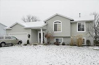 1st image of 711 Sunbrook Dr SE