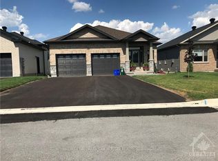 29 Senators Gate Dr, Perth, ON K7H 0B5