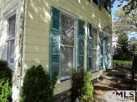 2nd image of 79 Maiden Ln