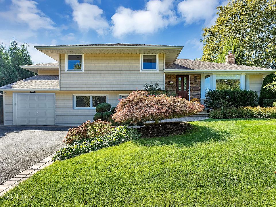 1st image of 20 Wren Dr