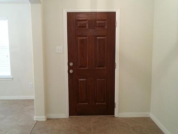 4th image of 713 Creekside Dr