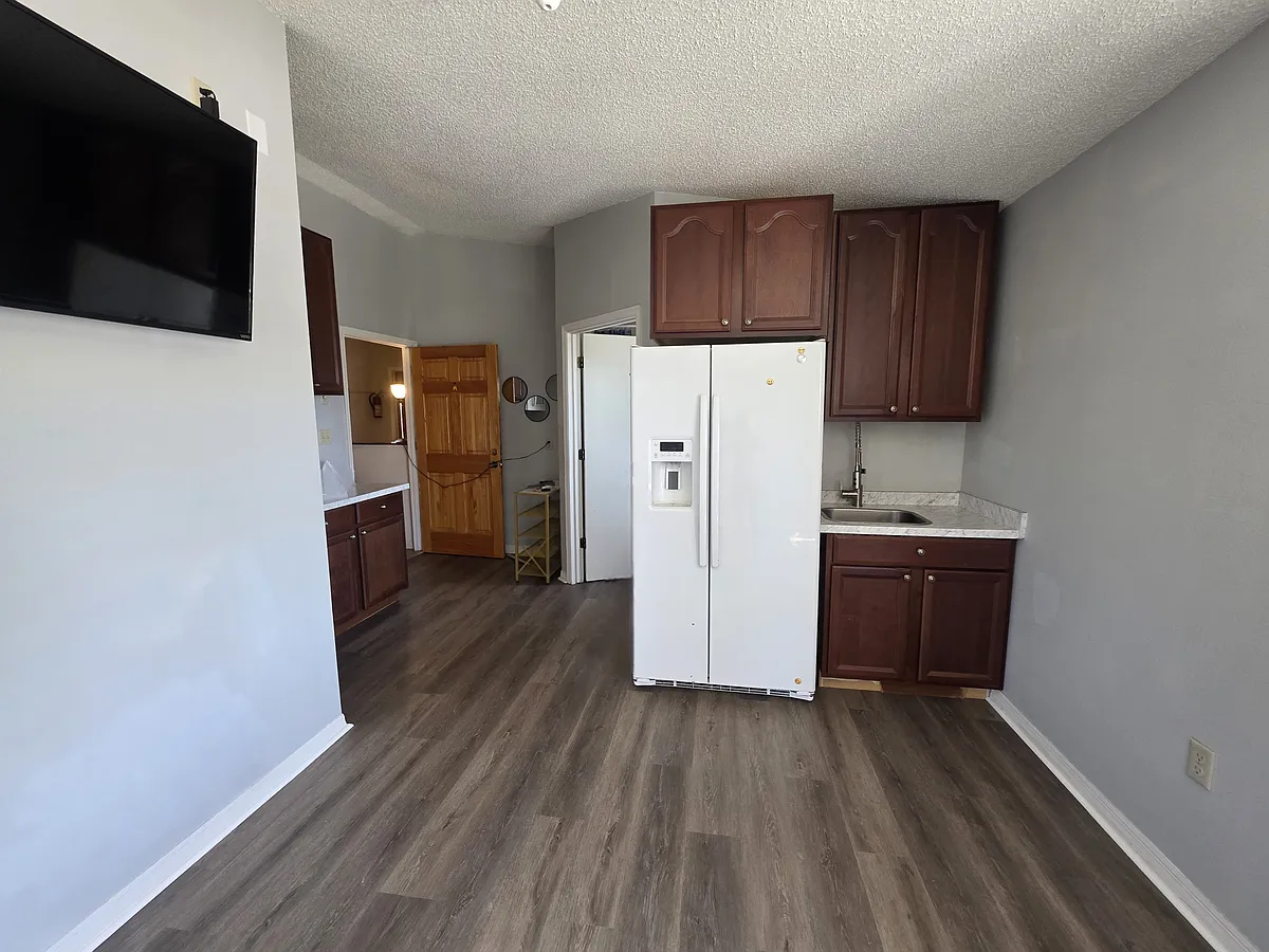 Building Photo - 2735 Marshall Dr #A