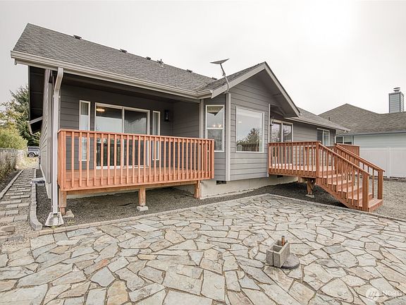 4th image of 673 Island Circle SE