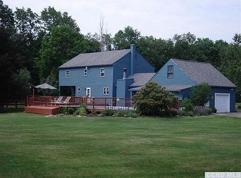 View of entertaining area at back of house