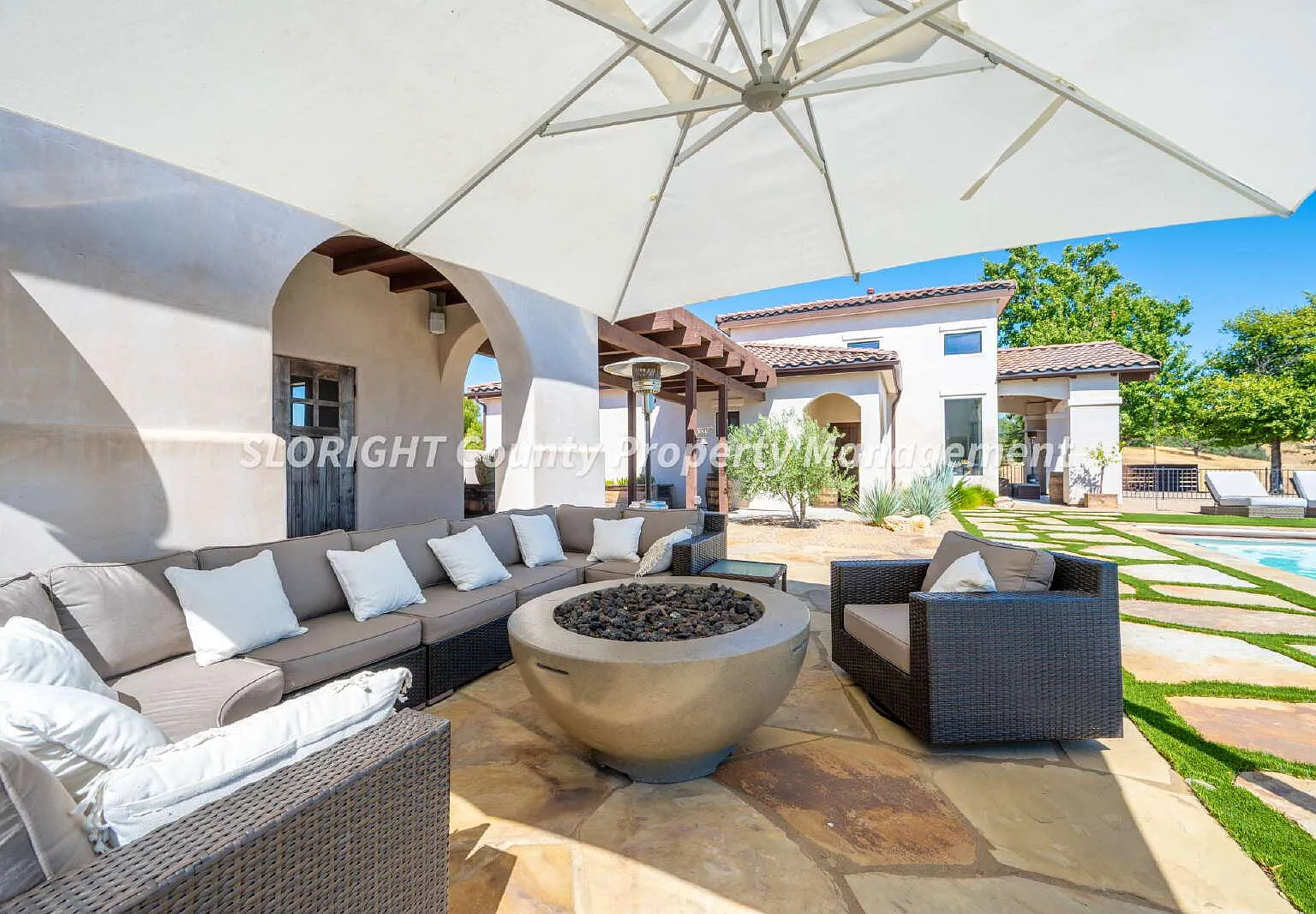 5 bed, 3.5 bath, 3190 sqft, $16,000 — Photo 2