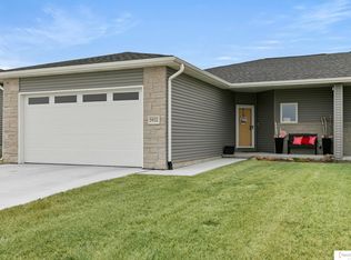 5932 Loxton St, Lincoln, NE 68526