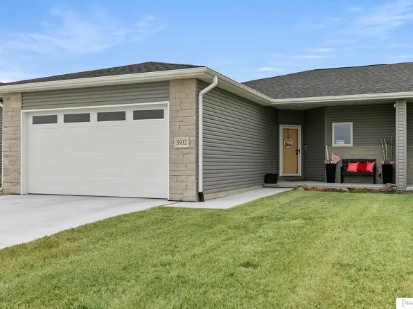 5932 Loxton St, Lincoln, NE 68526