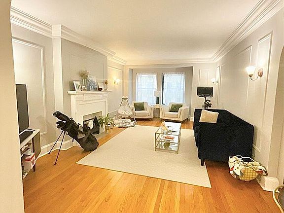 2nd image of 201 E Chestnut St #2101