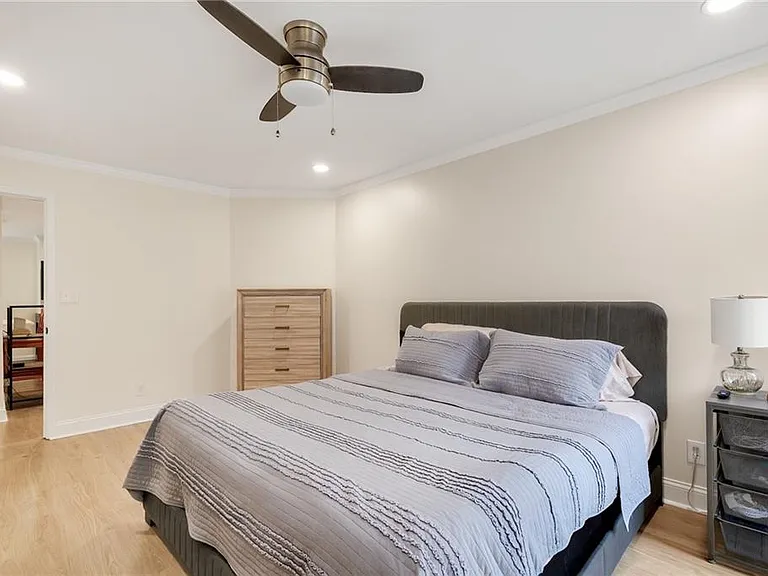 1105 Garden Ct — Photo 15