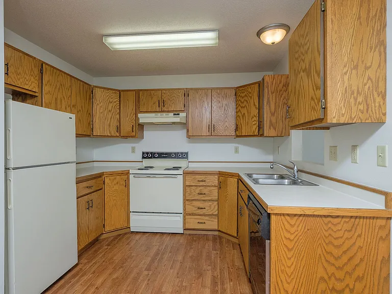 Fargo, ND Park Circle Apartments | Kitchen