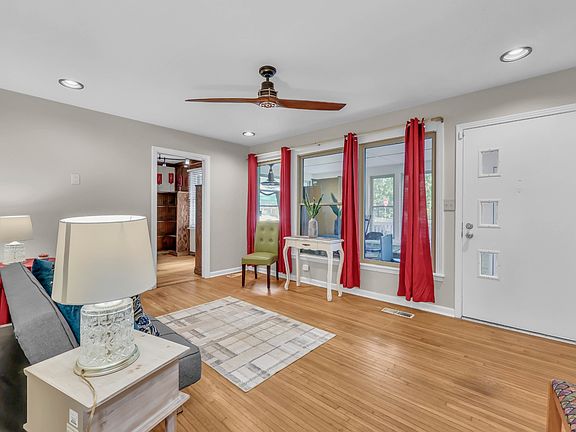 2nd image of 28 Hayes St