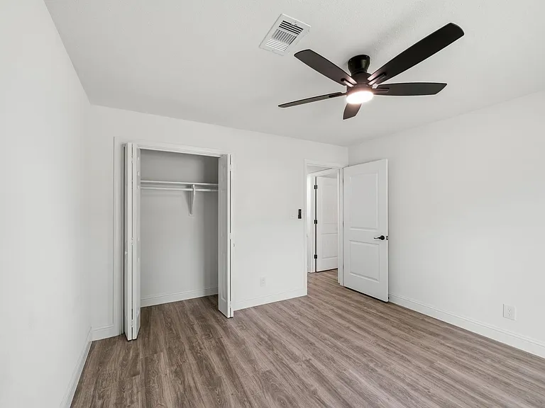 10406 Broadstairs St — Photo 8