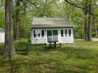 1504 Maxfield Rd, Hartland, MI 48353