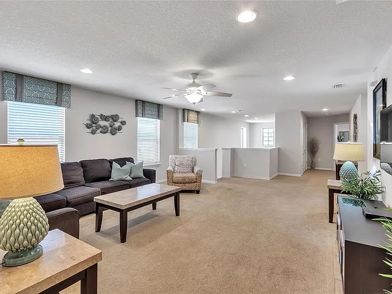 8916 Rhodes St — Photo 11