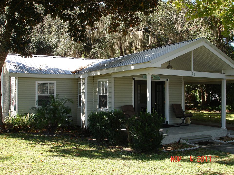 704 EXT FRONT PHOTO_12302015