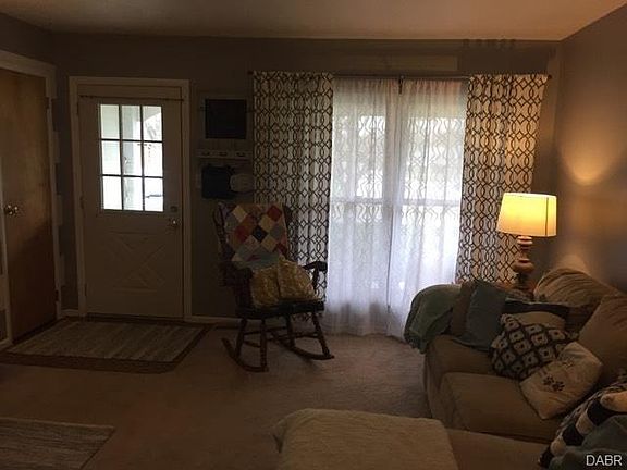 5th image of 172 Whitehorn Dr