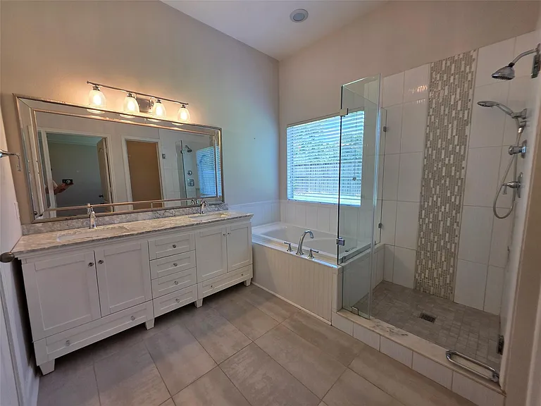 395 Livingstone Ln — Photo 7