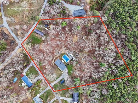 2nd image of 441 Mahogany St