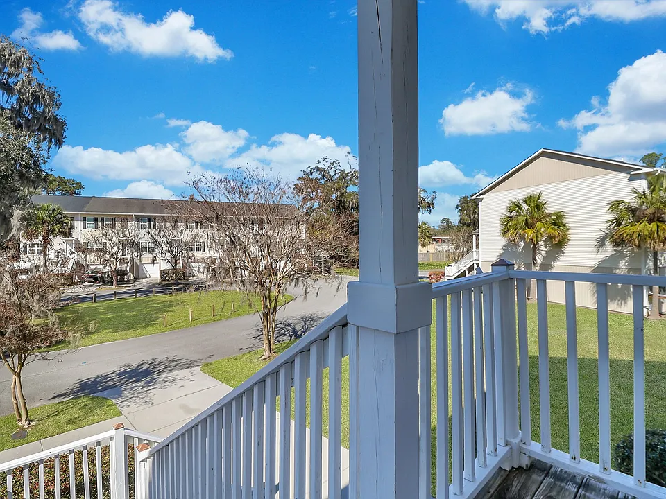 324 Laurel Oak Ln