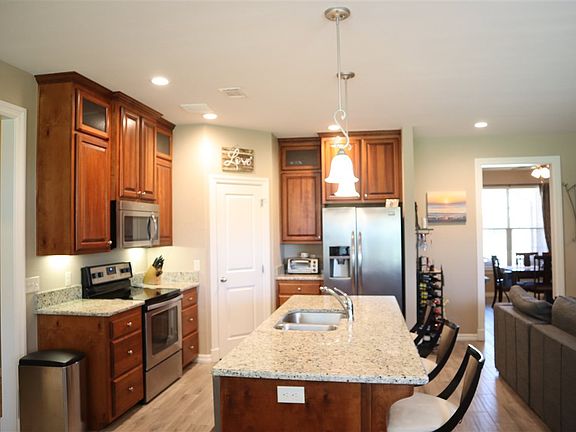 3rd image of 715 Ninnekah St