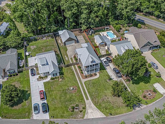 4th image of 44 Clearwater Dr