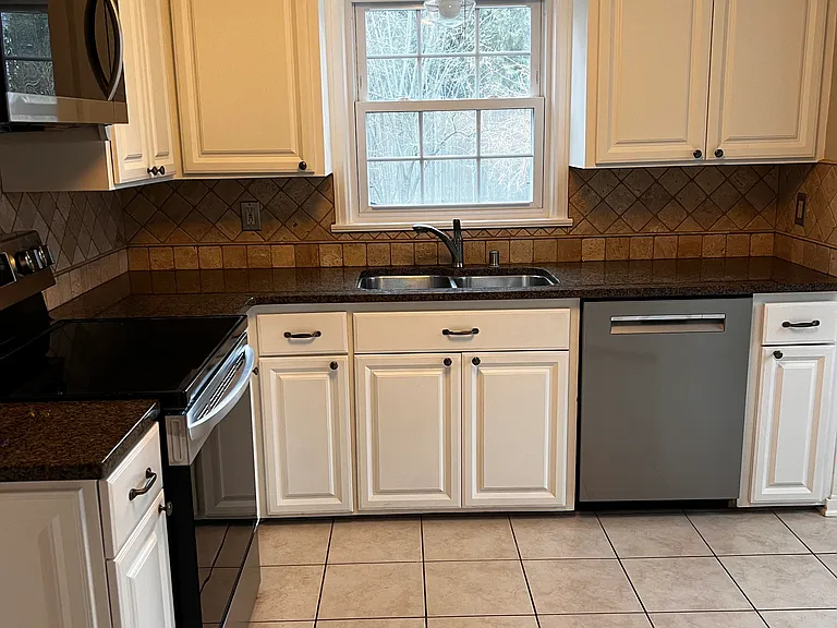 312 E Willow Rd — Photo 11