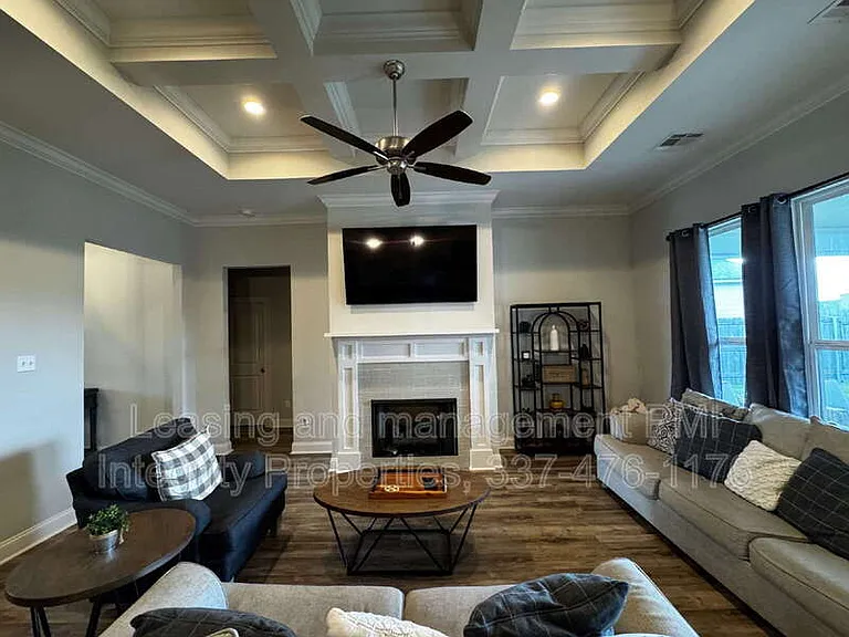 200 Tennyson Dr — Photo 4