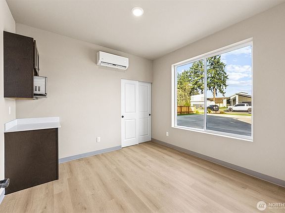 4th image of 906 104th Street Ct S