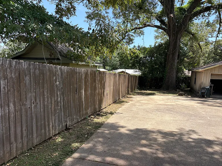 225 Denise Ln — Photo 15