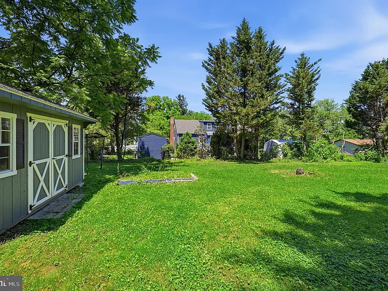 44 S Woodlawn Ave — Photo 23