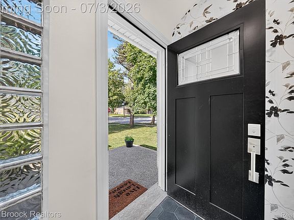 5th image of 1124 E Windemere Ave