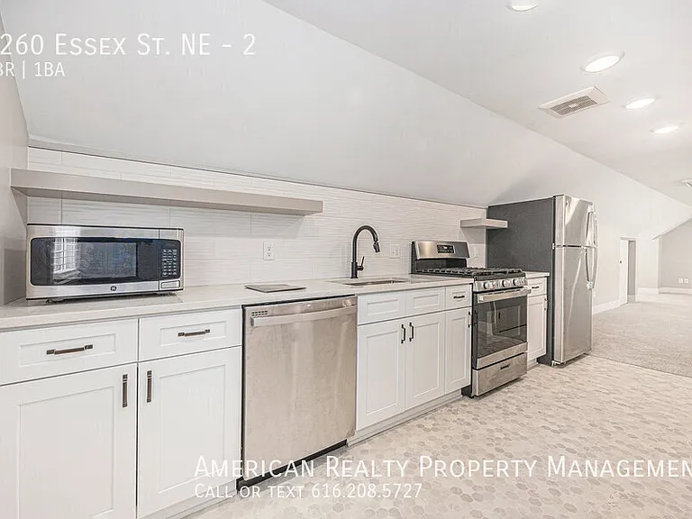 3260 Essex St NE #2 — Photo 3