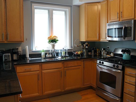 4th image of 1060 N Marshfield Ave