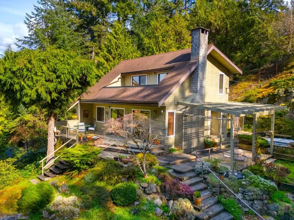 839 Captains Way, Bowen Island, BC V0N 1G2