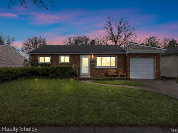 22611 Detour St, Saint Clair Shores, MI 48082