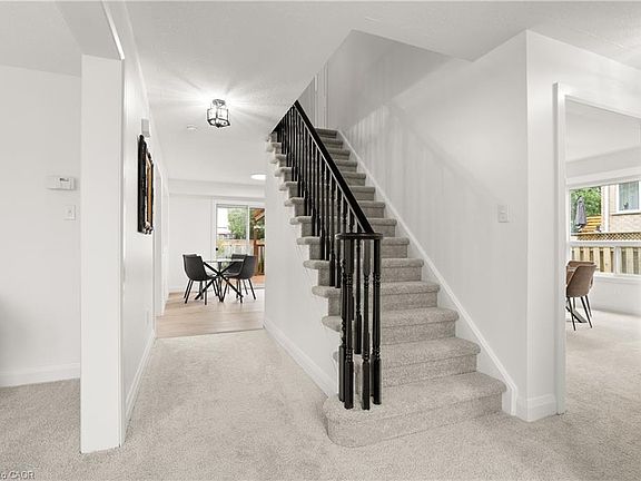 3rd image of 3 Greencroft Ct