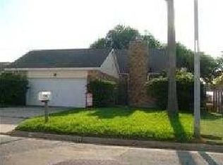 37 Lakeview Dr, Galveston, TX 77551