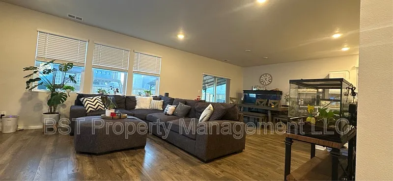 4 bed, 2.5 bath, 1864 sqft, $2,950 — Photo 3