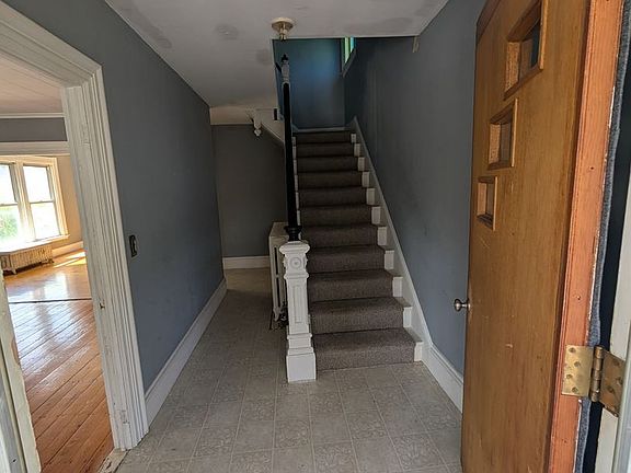 4th image of 59 Oak St