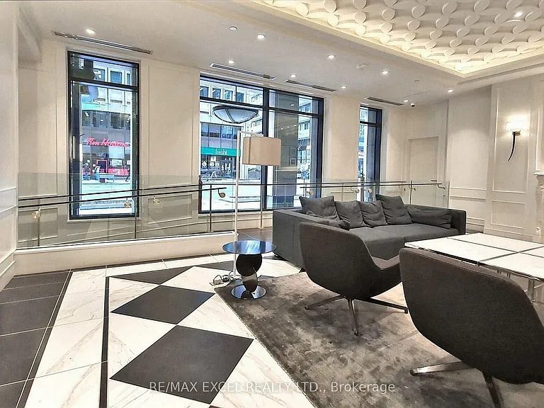 955 Bay St #404 — Photo 31