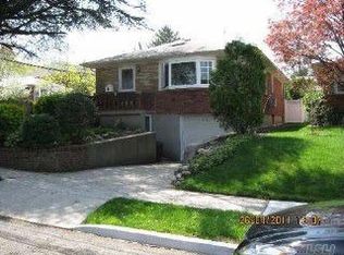 2926 218th St, Flushing, NY 11360