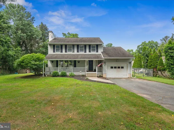 8 High Acres Dr, Trenton, NJ 08628