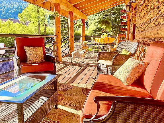 Breathtaking front porch 