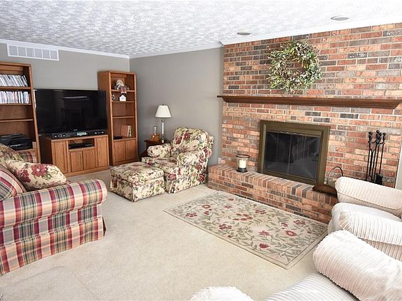 3rd image of 8848 Sherwood Dr NE