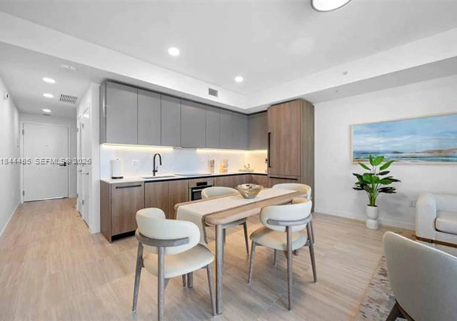 580 72nd St cu-1009, Miami Beach, FL 33141 — Photo 1