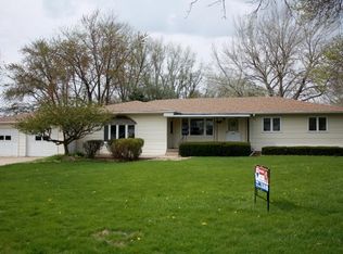 303 4th St, De Witt, IA 52742