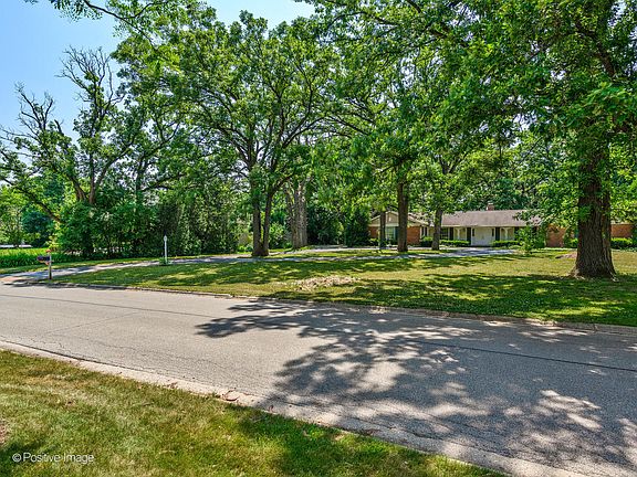 5th image of 890 Oak Knoll Dr