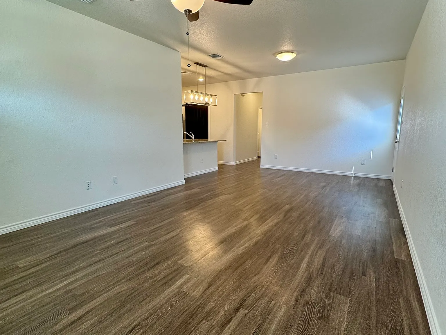 3 bed, 1279 sqft, $1,695 — Photo 4