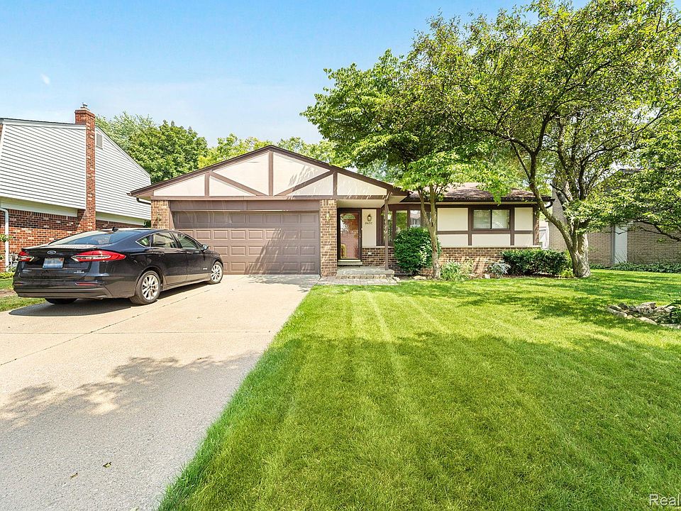 1st image of 24157 Colonial Dr