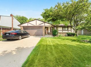 24157 Colonial Dr, Woodhaven, MI